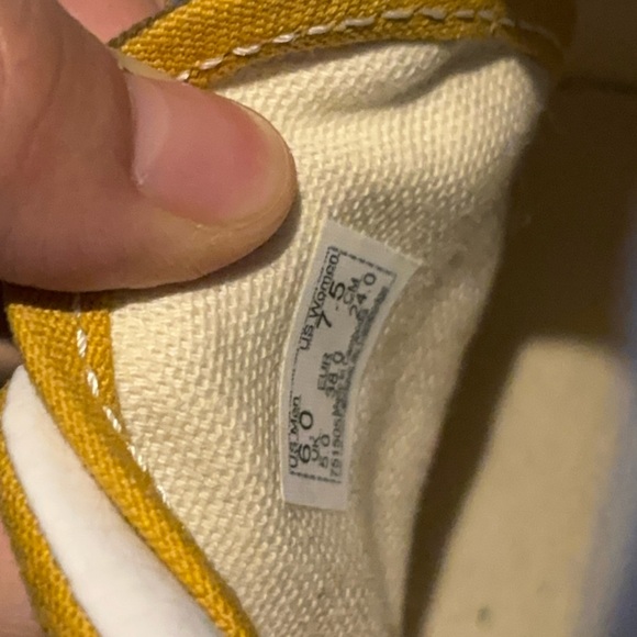 Vans yellow sneaker. Size USWOMEN 7.5；USMEN 6 - Picture 3 of 6